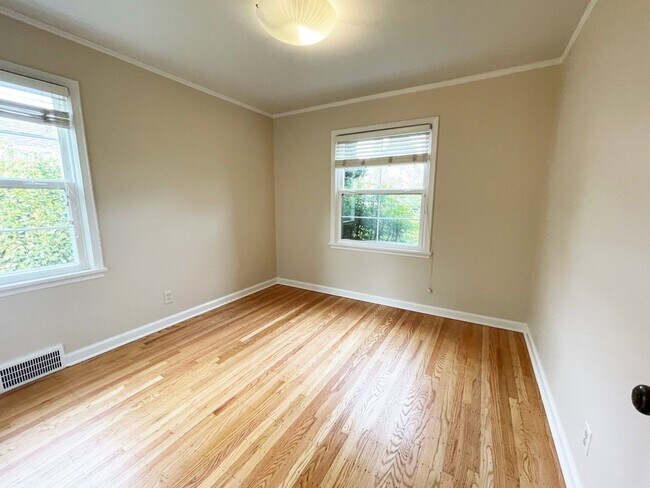 Building Photo - 4bd/2ba Seattle Home