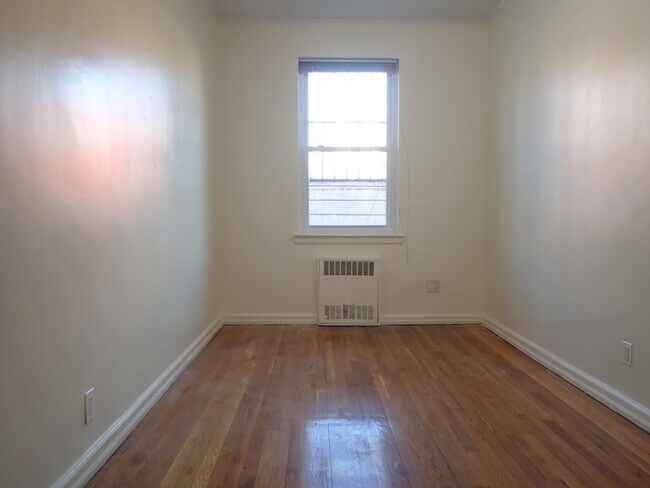 Building Photo - 386 E 54th St
