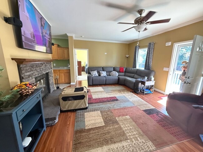 Building Photo - 3 Bedroom 2 Bath House in Lighthouse Point...