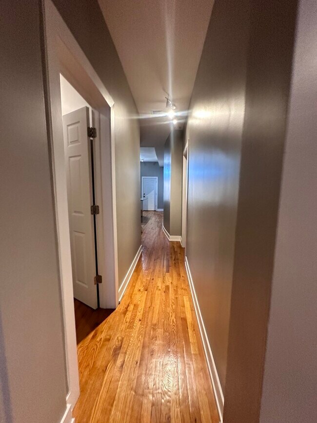 Building Photo - 2809 W Warren Blvd