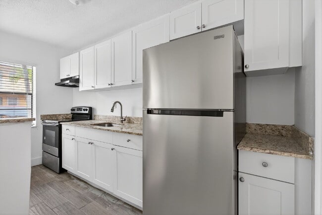 Building Photo - QUICK MOVE IN - FIRST MONTH FREE | Bright & Modern 1-Bedroom Apartment in Prime Oakland Park Loca...