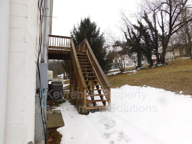 Building Photo - 811 E Beverley St