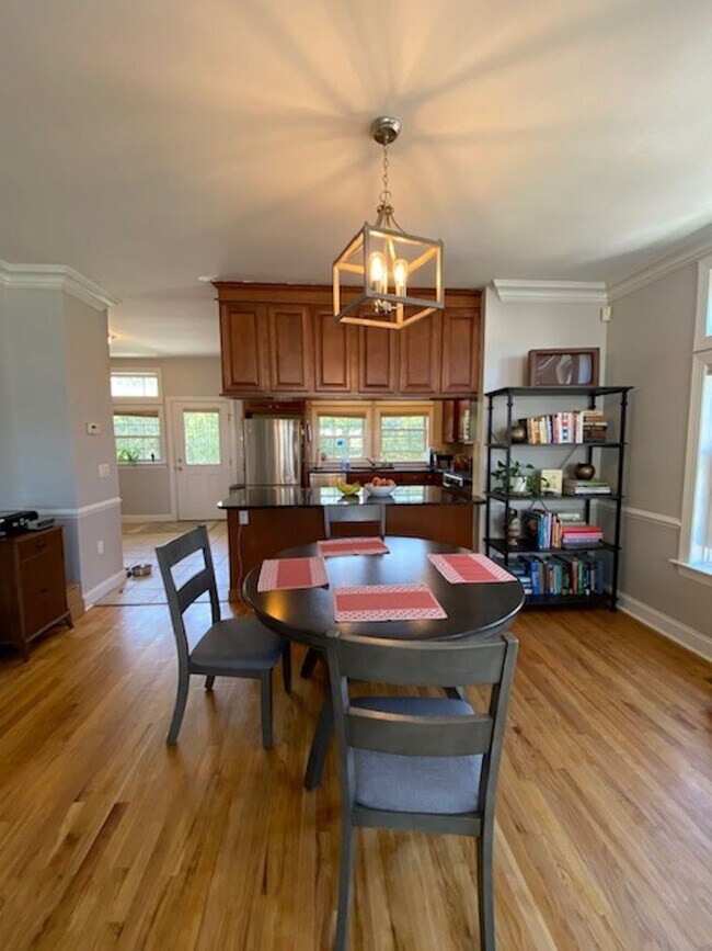 Building Photo - Three Bedroom 3.5 baths Townhouse for Rent...