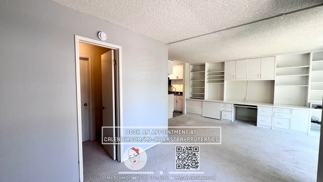 Building Photo - Beautiful studio on the third floor with w...