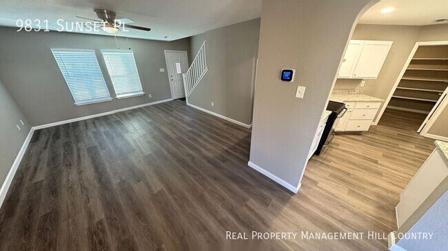 Building Photo - 9831 Sunset Pl