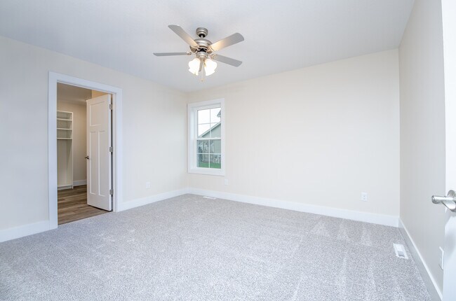 Building Photo - 9250 Brook Hollow Ln
