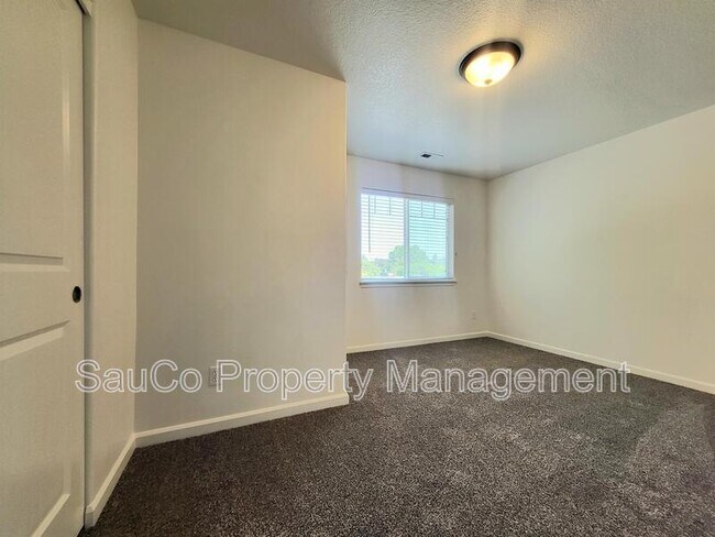 Building Photo - 5413 SE 119th Ave