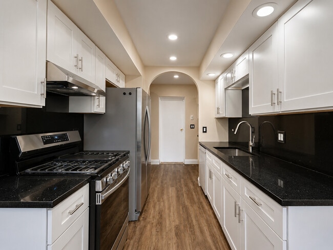 Building Photo - 311 Milton Ct