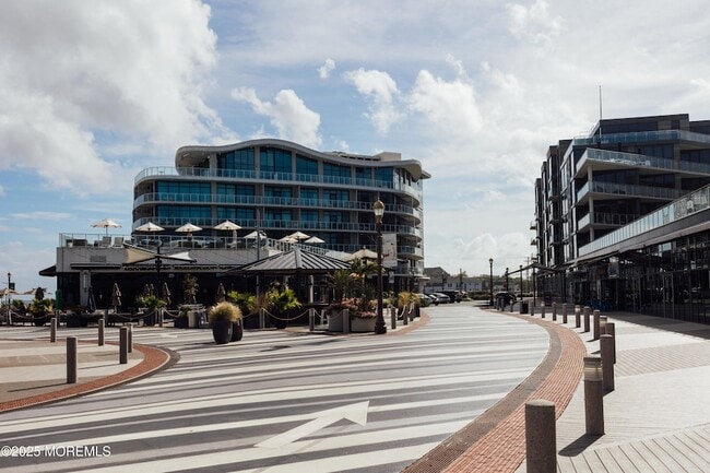 Building Photo - 678 Buttonwood Ave