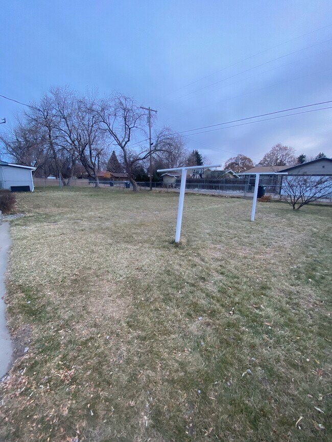 Building Photo - 2304 Hewitt Dr
