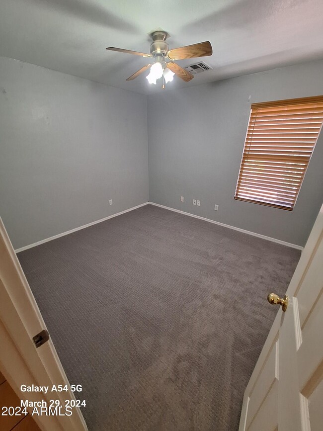Building Photo - 9205 W Lone Cactus Dr