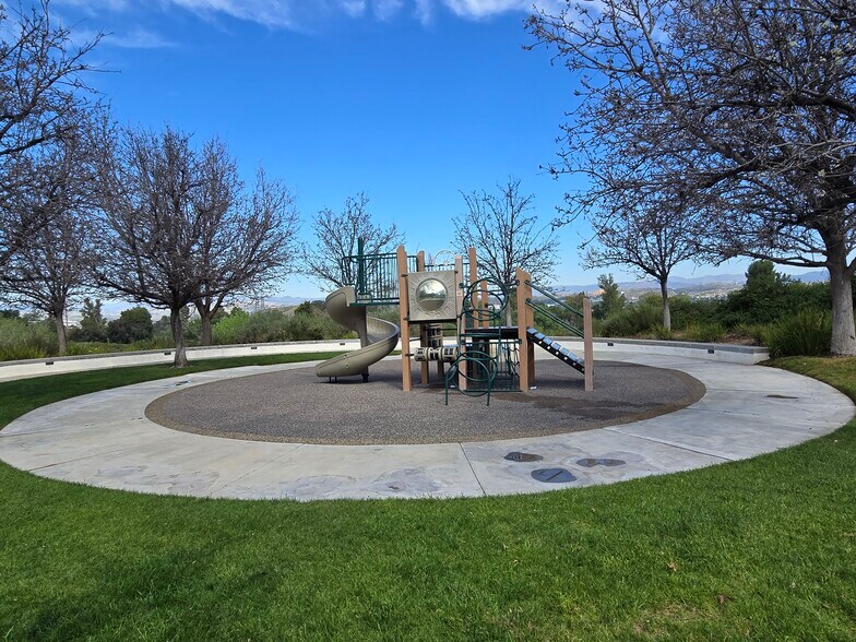 Building Photo - 27014 Carmelita Dr