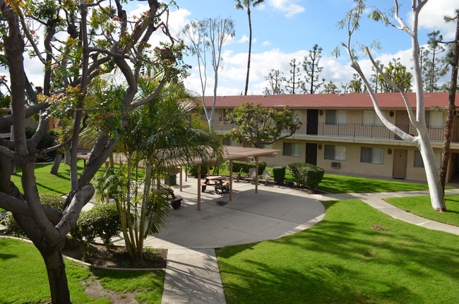 Picnic / BBQ Area - Enrique Apartments