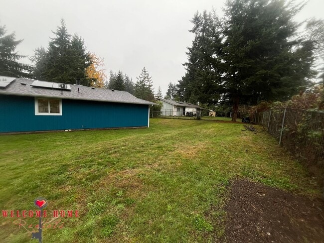 Building Photo - Remodeled rambler, no carpet, with HUGE fenced yard!!
