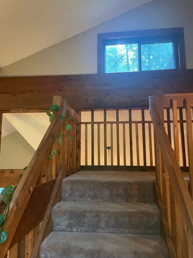 Building Photo - 1543 Hillhaven Dr