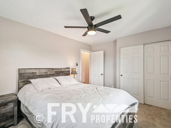 Building Photo - Spacious Five-Bedroom - Great For Entertaining