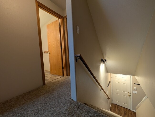 Building Photo - Nice 2bed/1.5 bath townhome- Great Springf...
