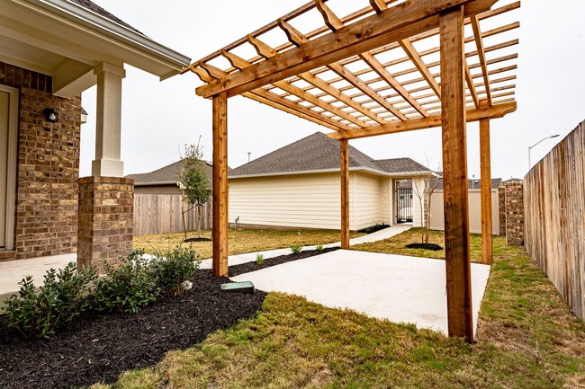 Building Photo - Modern 3 bed 2 bath home!