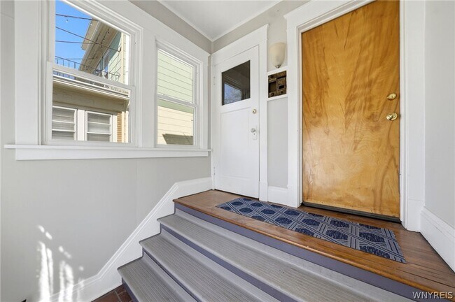 Building Photo - 226 Tacoma Ave