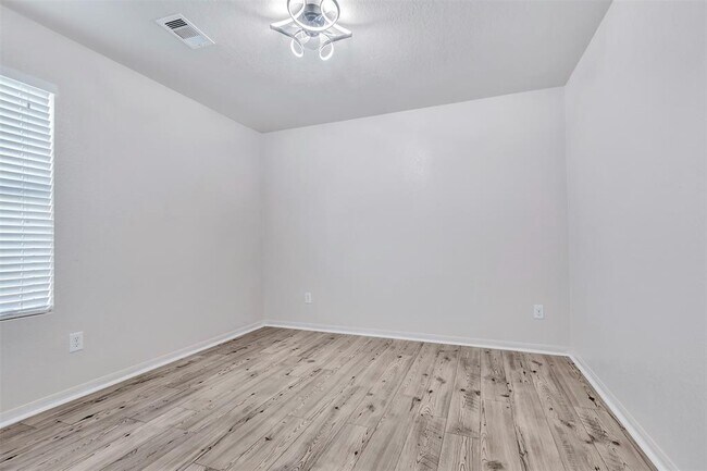 Building Photo - 1218 Newsome Glenn Dr