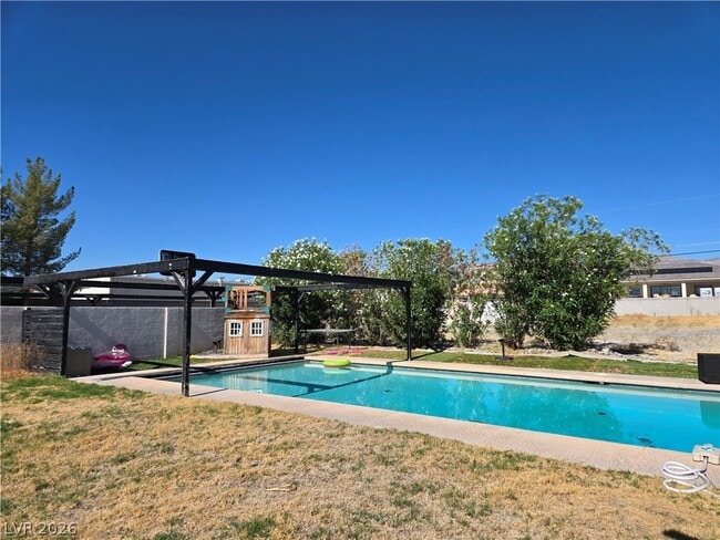Building Photo - 5945 N El Capitan Way