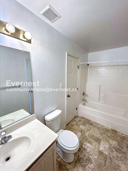 Building Photo - 2703 Westgate Cir