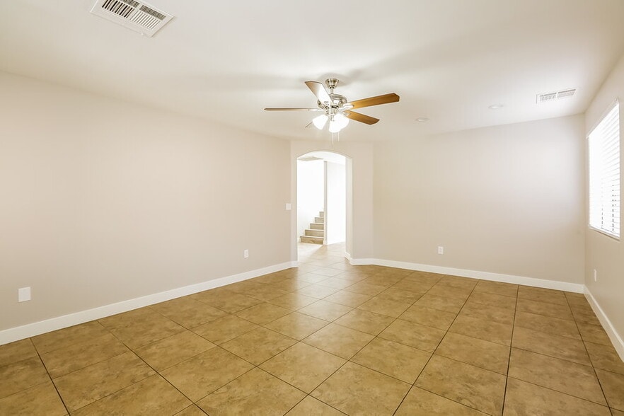 Building Photo - 10385 Adrianna Ave