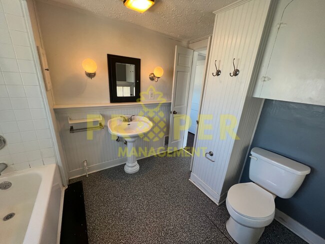 Building Photo - 55 Sandhurst Dr