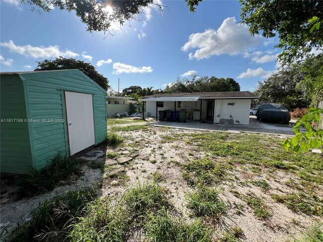 Building Photo - 1615 NW 16th St