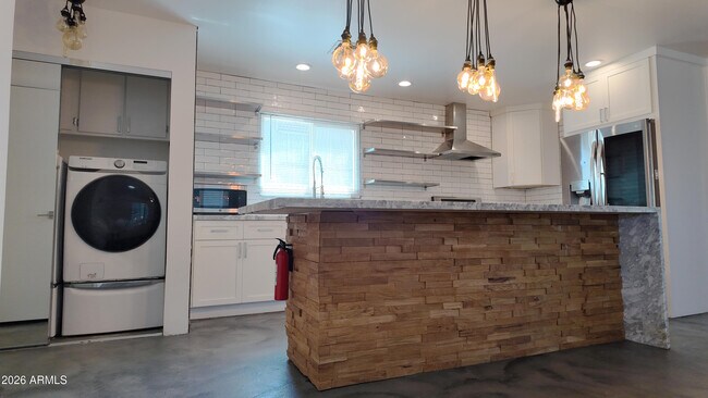 Building Photo - 8637 E Keim Dr