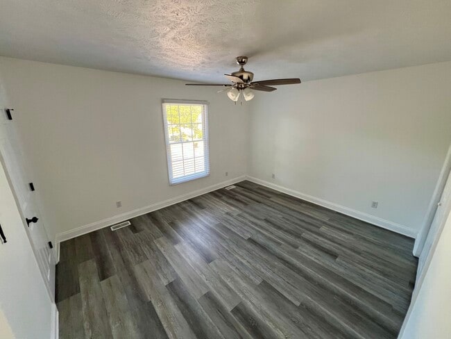 Building Photo - 48 Fox Run Ln