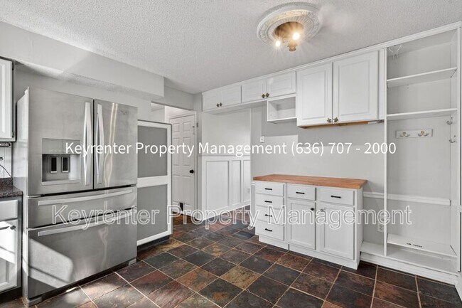 Building Photo - 971 Whispering Ridge Ln