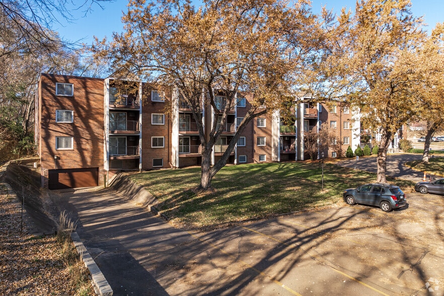 Garage Entrance - Dale Terrace