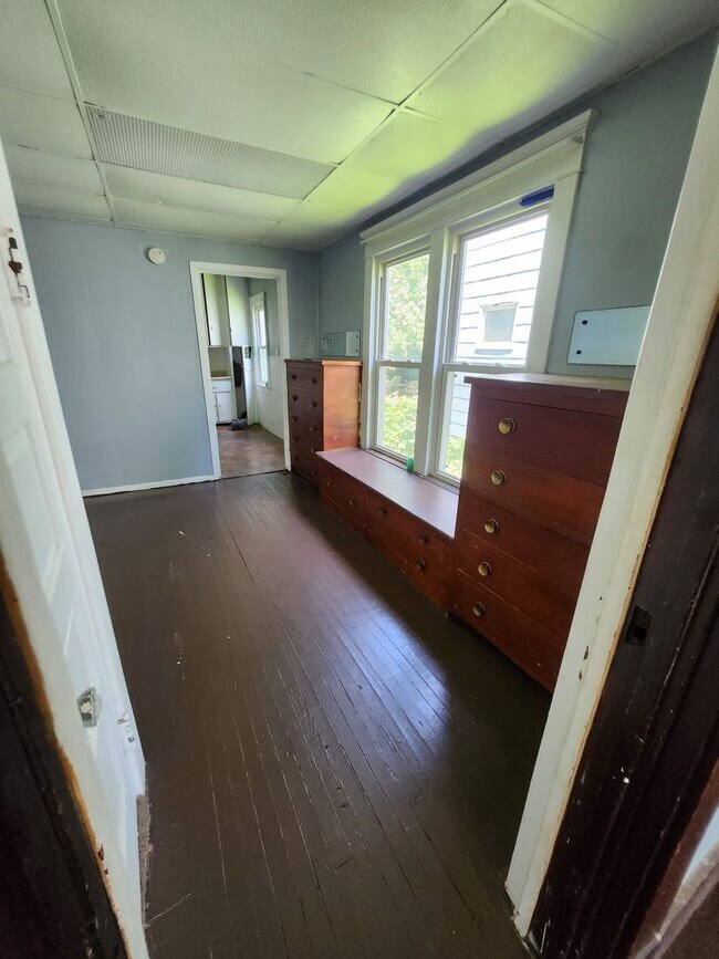 Building Photo - 750 includes all utilities