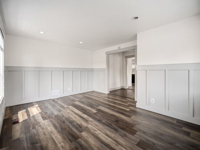 Building Photo - Beautiful 3BR Home with 2.5 Baths in North Spokane