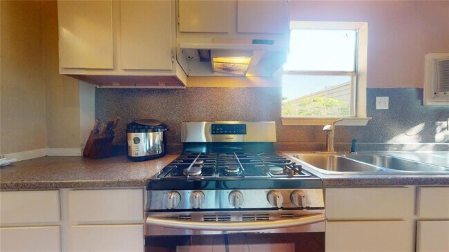 Building Photo - 17319 Jackson Pines Dr