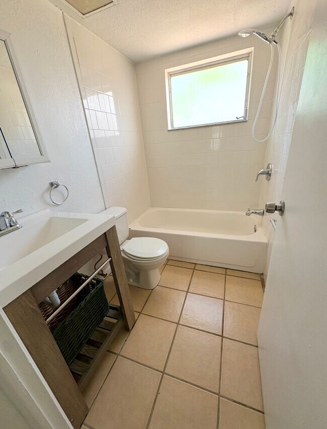 Building Photo - 8151 Hixton Dr
