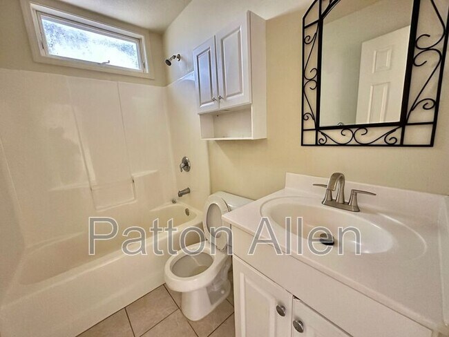 Building Photo - 43 Ravenscroft Dr
