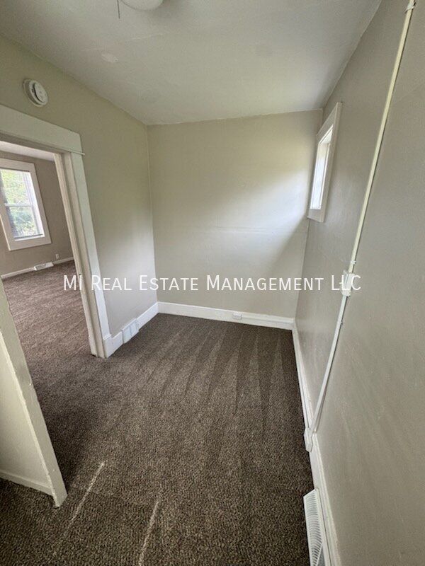 Building Photo - 634 Catawba Ave