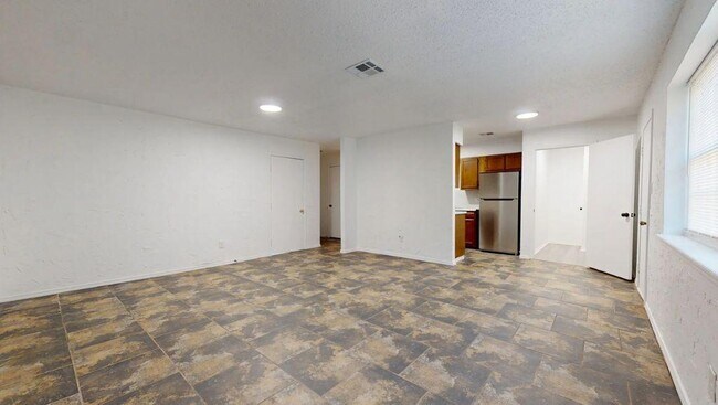 Building Photo - 603 Seminole Dr