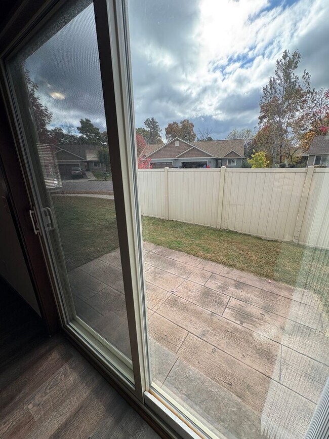Building Photo - 588 Blue Karner Dr
