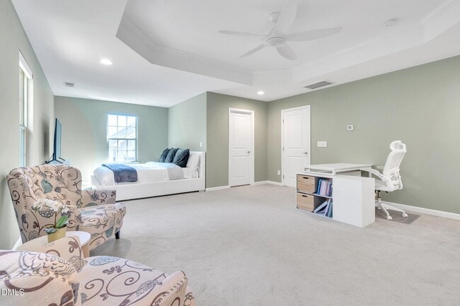 Building Photo - 899 Legacy Falls Dr S