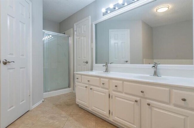 Building Photo - 12106 Essenbruk Dr