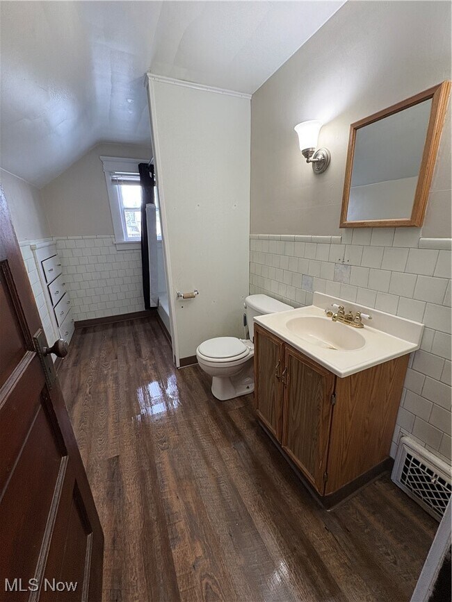 Building Photo - 242 W Summit St