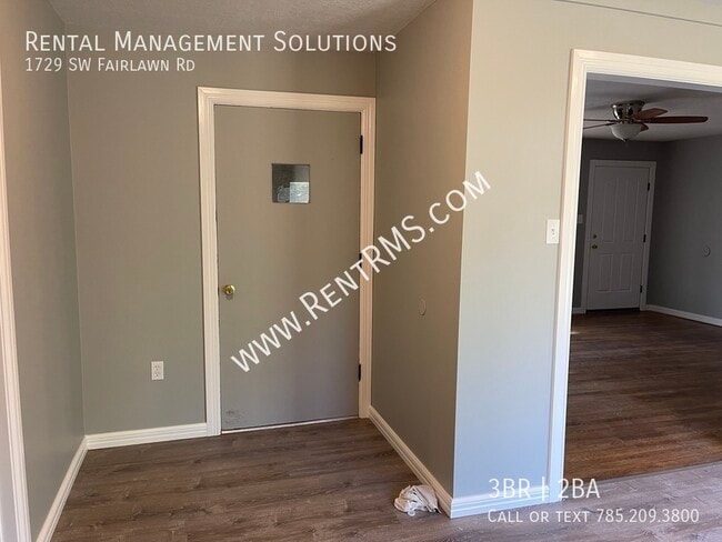 Building Photo - 1729 SW Fairlawn Rd