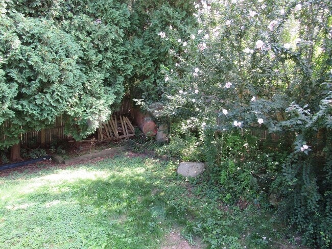 Building Photo - 47 Vinebrook Rd