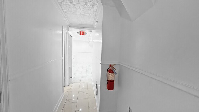 Building Photo - 2302 Old Fort Hills Dr