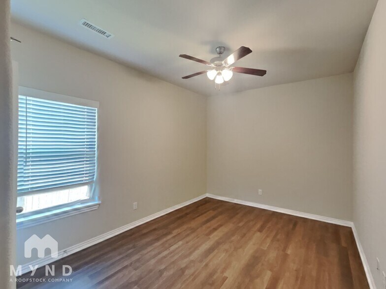 Building Photo - 421 Citation St