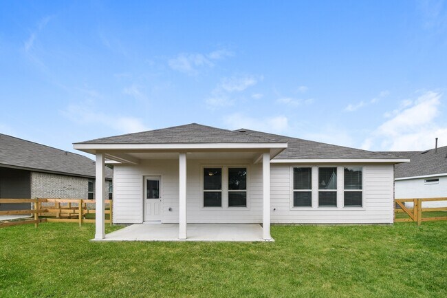 Building Photo - 321 Lk Wy Cir