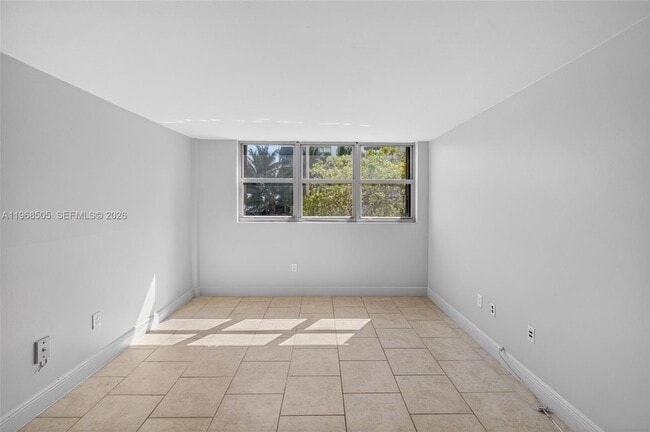 Building Photo - 555 NE 30th St